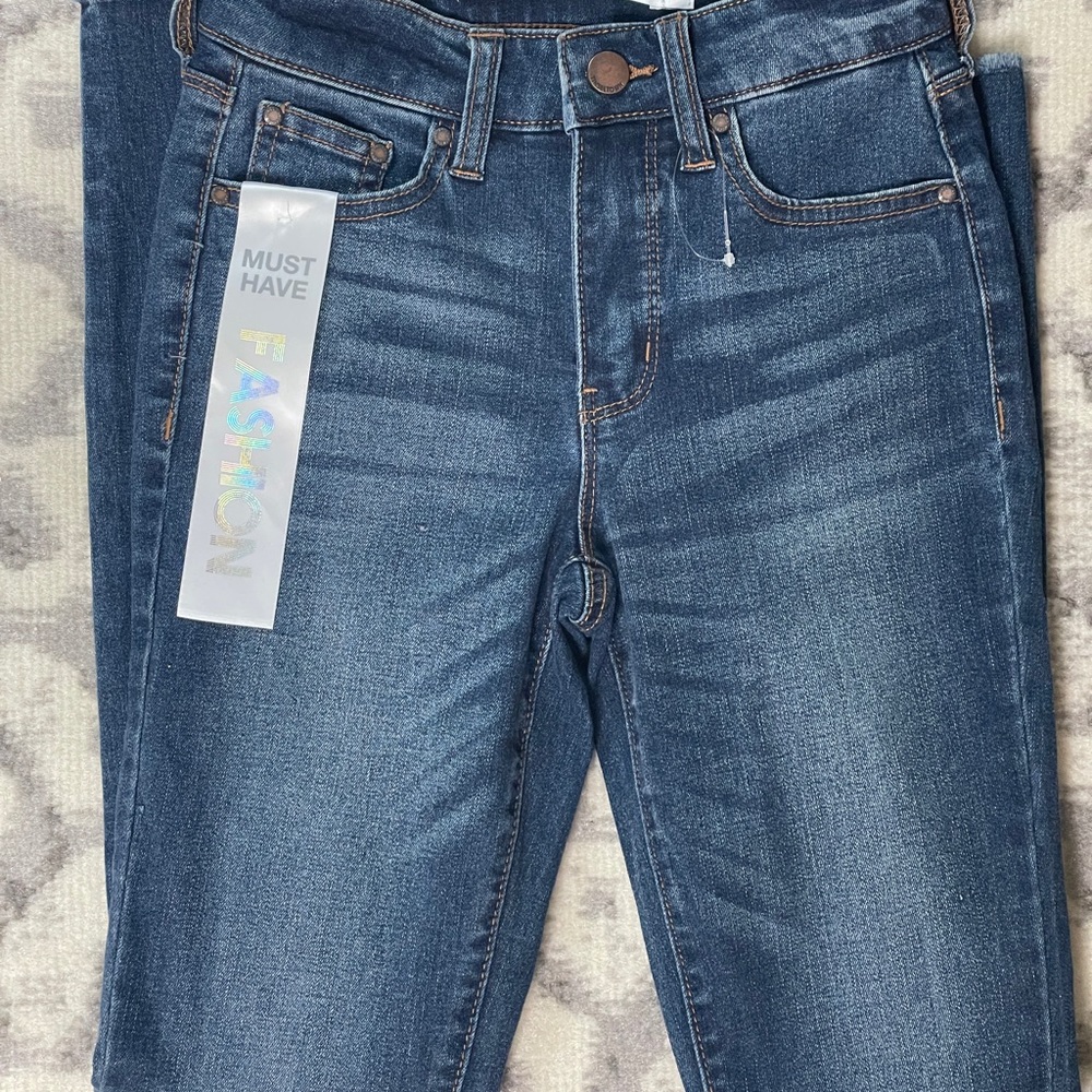 New w/tags - Tinsel Town mid rise skinny jean with frayed hem. Zipper fly-